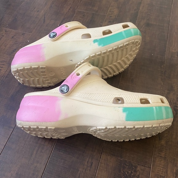 Crocs Classic Platform Ombre Clogs - Picture 11 of 13